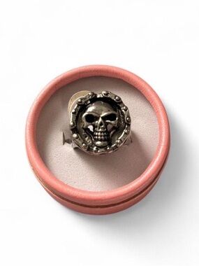 NWT Macy's Silver Skull Signet Ring size 8 unisex